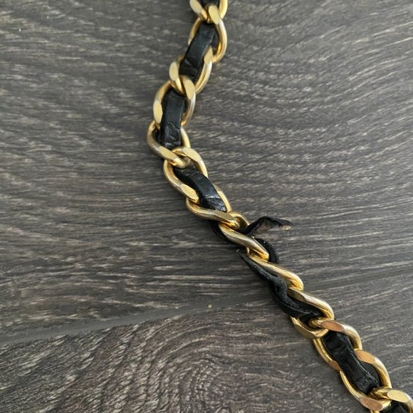 AUTHENTIC VINTAGE CHANEL FULL FLAP QUILTED CROSSBODY BAG - Picture 5 of 11